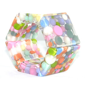 B2522 - RESIN BRACELET HEXAGONAL 5CM W/ SPOTS "SABRINA"