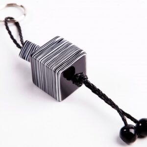 K0185 - LARGE CUBE BLACK & WHITE