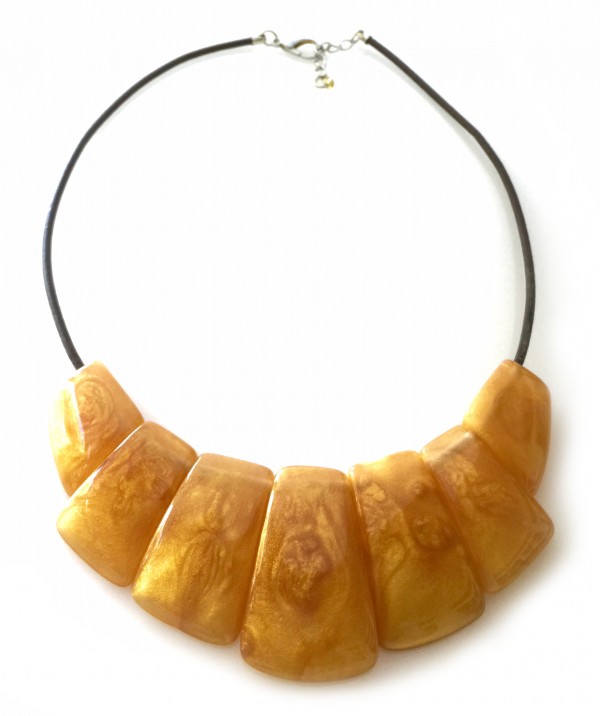 N0035-09 - N0035 - SEVEN SPLAYED ON LEATHER CORD"BELLA"
