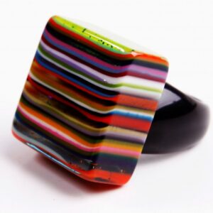 R0830 - LIQUORICE CUBE