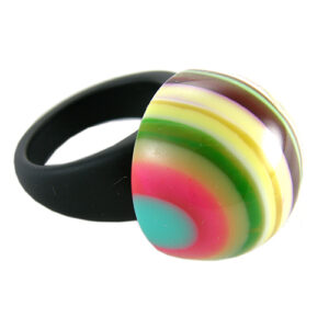 R1338 - RESIN RING LIQUORICE STRIPED BALL