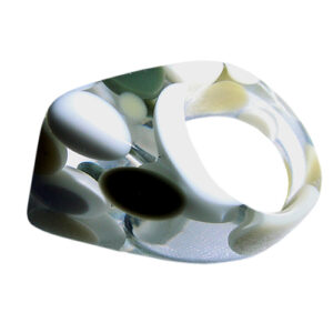 R2537 - RESIN RING SHRP POINT PETIT BALLS "BALANCE"